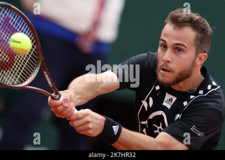 ©PHOTOPQR/LE PARISIEN/LP / ARNAUD JOURNOIS ; PARIS ; 26/05/2022 ; TENNIS , ROLAND GARROS 2022 , HUGO GASTON VS PEDRO CACHIN Banque D'Images