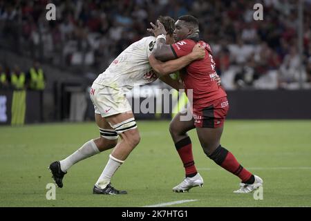 ©PHOTOPQR/LE PROGES/Maxime JEGAT - Marseille 27/05/2022 - Rugby - Challenge Cup finale - Lyon vs Toulon à Marseille le 27 Mai 2022 - Demba Bamba (LOU) au cours du match entre le LOU Rugby (en rouge / Lyon) et le RC Toulon (en blanc / Toulon) au stade Vélodrome à Marseille et préparation pour la finale de l'EPCR Challenge Cup, la petite coupe d'Europe de rugby. Banque D'Images