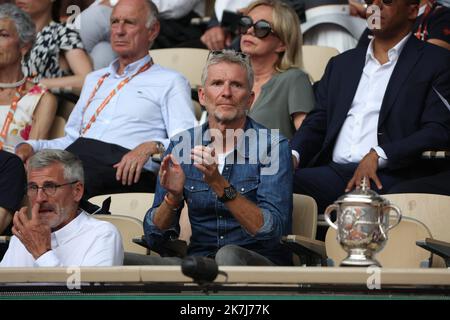 ©PHOTOPQR/LE PARISIEN/LP / ARNAUD JOURNOIS ; PARIS ; 04/06/2022 ; TENNIS , ROLAND GARROS 2002 , DENIS BROGNIART Banque D'Images