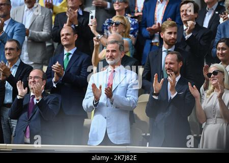 ©FRANCK CASTEL/MAXPPP - 20220006 Roi d'Espagne Felipe VI, Haakon, prince héritier de Norvège et mette-Marit, princesse de Norvège PARIS, FRANCE - JUIN 05 l'Open de France 2022 à Roland Garros sur 05 juin 2022 à Paris, France Banque D'Images