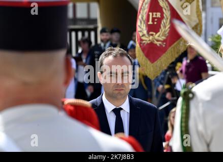 ©PHOTOPQR/OUEST FRANCE/Stéphane Geufroi ; Bernières sur mer ; 06/06/2022 ; Cérémoine international du 78E anniversaire du Débarquier à Bernières sur mer dans le calvados en présence du ministre des armes Sébastien Lecornu (photo) 78E anniversaire du Débarquier en Normandie 6th 2022 78th juin anniversaire du débarquement de Normandie à Bernieres sur Mer, avec le ministre français de la Défense SebastienLecornu Banque D'Images