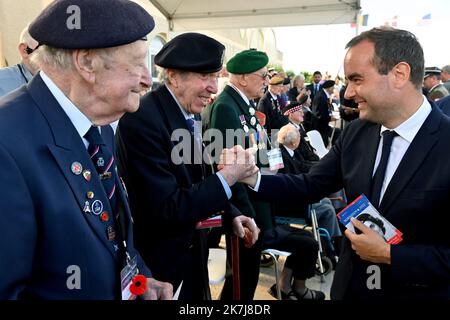 ©PHOTOPQR/OUEST FRANCE/Stéphane Geufroi ; Bernières sur mer ; 06/06/2022 ; Cérémoine international du 78E anniversaire du Débarquier à Bernières sur mer dans le calvados en prérence du minister des armes Sébastien Lecornu (photo) 78E anniversaire du Débargement en Normandie 6th 2022 78th juin anniversaire du débarquement de Normandie à Bernieres sur mer, avec le ministre français de la Défense Banque D'Images