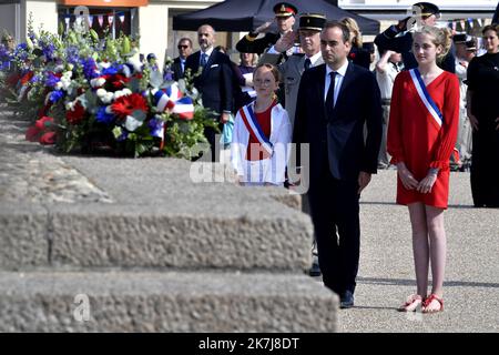 ©PHOTOPQR/OUEST FRANCE/Stéphane Geufroi ; Bernières sur mer ; 06/06/2022 ; Cérémoine international du 78E anniversaire du Débarquier à Bernières sur mer dans le calvados en prérence du minister des armes Sébastien Lecornu (photo) 78E anniversaire du Débargement en Normandie 6th 2022 78th juin anniversaire du débarquement de Normandie à Bernieres sur mer, avec le ministre français de la Défense Banque D'Images