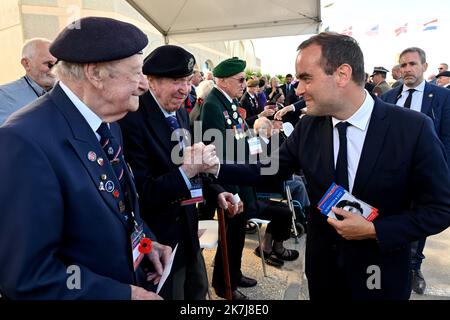 ©PHOTOPQR/OUEST FRANCE/Stéphane Geufroi ; Bernières sur mer ; 06/06/2022 ; Cérémoine international du 78E anniversaire du Débarquier à Bernières sur mer dans le calvados en prérence du minister des armes Sébastien Lecornu (photo) 78E anniversaire du Débargement en Normandie 6th 2022 78th juin anniversaire du débarquement de Normandie à Bernieres sur mer, avec le ministre français de la Défense Banque D'Images