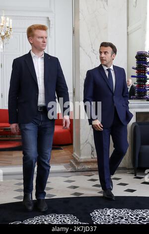 @ Pool/ Stephane Lemouton/Maxppp, France, Paris, 2022/06/22 le président Emmanuel Macron reçoit Adrien Quatennens (né la France Insoumise) au palais de l'Elysée à Paris le 22 juin 2022 Banque D'Images