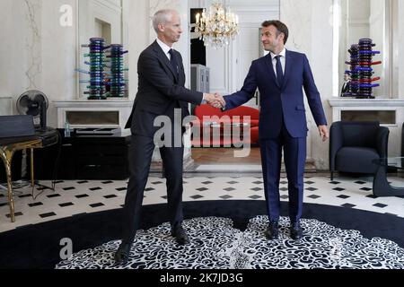 @ Pool/ Stephane Lemouton/Maxppp, France, Paris, 2022/06/22 le président Emmanuel Macron reçoit Franck Riester, président du parti Agir, au palais de l'Elysée à Paris le 22 juin 2022 Banque D'Images