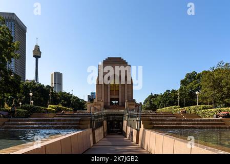 La passerelle Cascade de l'extension du Centenaire jusqu'au Mémorial de l'ANZAC à Hyde Park à Sydney, en Australie Banque D'Images