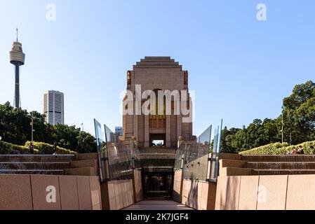 La passerelle Cascade de l'extension du Centenaire jusqu'au Mémorial de l'ANZAC à Hyde Park à Sydney, en Australie Banque D'Images