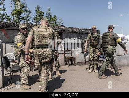 ©Sadak Souici / le Pictorium/MAXPPP - Kharkiv 04/06/2022 Sadak Souici / le Pictorium - 4/6/2022 - Ukraine / Kharkiv - Des soldats Ukrainiens se prepare a aller sur la ligne de front pres de Kharkiv / 4/6/2022 - Ukraine / Kharkiv - les soldats ukrainiens se préparent à aller sur la ligne de front près de Kharkiv Banque D'Images