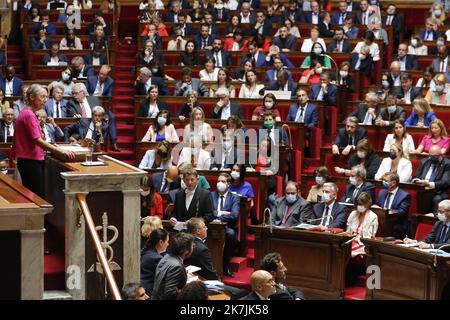 ©Sébastien Muylaert/MAXPPP - Paris 06/07/2022 cours de politique générale d'Elisabeth borne Premier ministre dans l'hémicycle de l'Assemblée nationale. Paris, 06.07.2022 - le Premier ministre français Elisabeth borne prononce un discours au Parlement à l'intérieur de l'Assemblée nationale à Paris, France, le 06 juillet 2022. Borne décrit les priorités de la politique du gouvernement dans son premier discours au Parlement. Banque D'Images