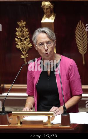 ©Sébastien Muylaert/MAXPPP - Paris 06/07/2022 cours de politique générale d'Elisabeth borne Premier ministre dans l'hémicycle de l'Assemblée nationale. Paris, 06.07.2022 - le Premier ministre français Elisabeth borne prononce un discours au Parlement à l'intérieur de l'Assemblée nationale à Paris, France, le 06 juillet 2022. Borne décrit les priorités de la politique du gouvernement dans son premier discours au Parlement. Banque D'Images