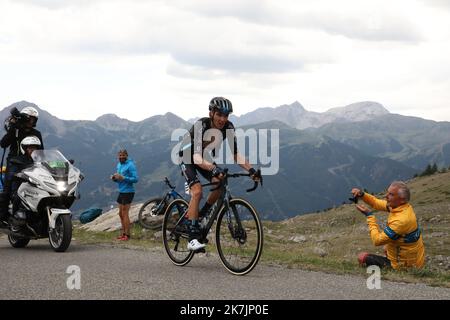 ©PHOTOPQR/LA PROVENCE/DUCLET Stéphane ; Aramon ; 13/07/2022 ; 11E Etape du tour de France entre Albertville et le col du Granon ici, Romain Bardet scène onze de la course cycliste Tour de France, course 149km d'Albertville au Col du Granon serre Chevalier, France, le mercredi 13 juillet 2022 Banque D'Images