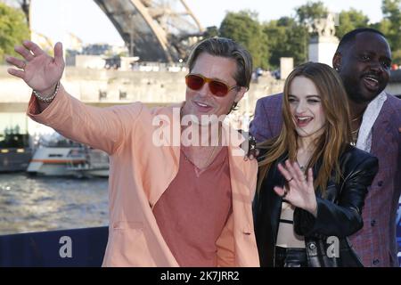 ©Sébastien Muylaert/MAXPPP - Paris 16/07/2022 bras Pitt et Joey King assistent à la séance photo « Bullet train » au bateau l'Excellence, Port Debilly sur 16 juillet 2022 à Paris, France. Banque D'Images