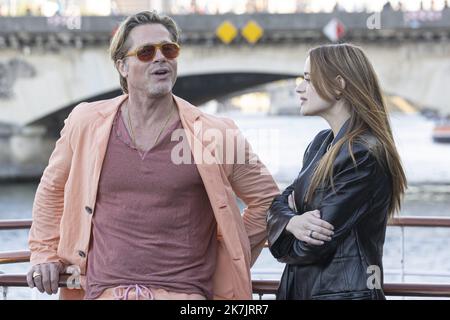 ©Sébastien Muylaert/MAXPPP - Paris 16/07/2022 bras Pitt et Joey King assistent à la séance photo « Bullet train » au bateau l'Excellence, Port Debilly sur 16 juillet 2022 à Paris, France. Banque D'Images