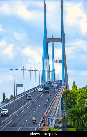 Mon pont de Thuan, ville de Vinh long, Vietnam. Le pont Vinh long est un pont célèbre dans le delta du mékong, au Vietnam. Banque D'Images