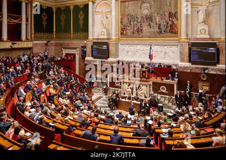 ©Julien Mattia / le Pictorium/MAXPPP - Paris 20/07/2022 Julien Mattia / le Pictorium - 20/7/2022 - France / Ile-de-France / Paris - vue générale de l'hémicycle de l'Assemblée nationale lors des questions au Gouvernement du 19 juillet 2022. / 20/7/2022 - France / Ile-de-France (région) / Paris - vue générale de l'hémicycle de l'Assemblée nationale lors des questions au Gouvernement du 19 juillet 2022. Banque D'Images