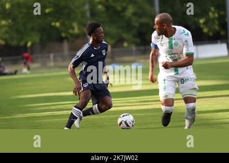 Thierry Larret / MAXPPP. Football. Match de préparation : Girondins de Bordeaux contre Association sportive de Saint-Etienne . Le 20 juillet 2022, Stade Municipal Louis Darragon, Vichy (03). Banque D'Images