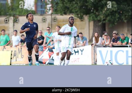 Thierry Larret / MAXPPP. Football. Match de préparation : Girondins de Bordeaux contre Association sportive de Saint-Etienne . Le 20 juillet 2022, Stade Municipal Louis Darragon, Vichy (03). Banque D'Images