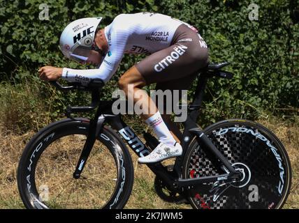 ©Laurent Lairys/MAXPPP - Benoit Cosnefroy de AG2R - Citroën pendant le Tour de France 2022, course cycliste étape 20, temps d'essai, Lacapelle-Marival - Rocamadour (40,7 km) sur 23 juillet 2022 à Rocamadour, France - photo Laurent Lairys / MAXPPP Banque D'Images