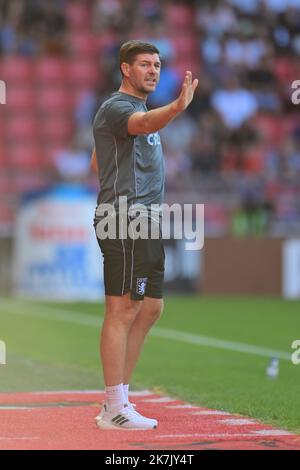 ©PHOTOPQR/Ouest FRANCE/Vincent MICHEL ; Rennes ; 30/07/2022 ; Football - match de préparation saison 2022/2023 - RENNES / ASTON VILLA Steven Gerrard , entraîneur Aston Villa photo Vincent Michel / Ouest-France Match de football amical entre Stade Rennais et Aston Villa, au stade du Parc Roazhon à Rennes, dans l'ouest de la France, sur 30 juillet 2022. Banque D'Images