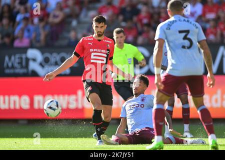 ©PHOTOPQR/Ouest FRANCE/Vincent MICHEL ; Rennes ; 30/07/2022 ; Football - match de préparation saison 2022/2023 - RENNES / ASTON VILLA Martin Terrier / Rennes et Boubacar Kamara / Aston Villa photo Vincent Michel / Ouest-France rencontre de football amicale entre Stade Rennais et Aston Villa, au stade du Parc Roazhon à Rennes, dans l'ouest de la France sur 30 juillet 2022. Banque D'Images