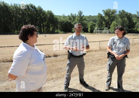 ©PHOTOPQR/LA PROVENCE/DUCLET Stéphane ; Saint-Martin-de-Bromes ; 01/08/2022 ; contrôle de la sécurité avec la police de l'environnement de l'office français de la biodiversité ( OFB ). - Saint Martin de Bromes, sud de la France, août 14st 2022 contrôle de la sécheresse avec la police environnementale du Bureau français de la biodiversité (OFB) qui vérifie si les restrictions à l'utilisation de l'eau sont respectées Banque D'Images