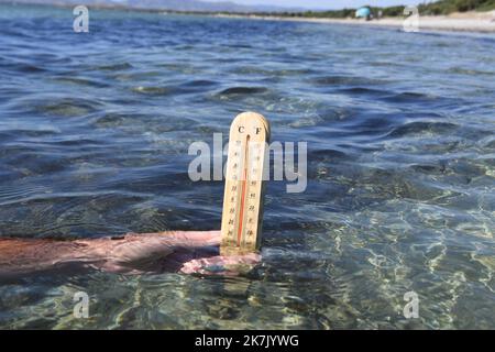 ©Mourad ALLILI/MAXPPP - 04/08/2022 photo illustration canicule mer méditerranée - vague de chaleur, mer Méditerranée, Banque D'Images