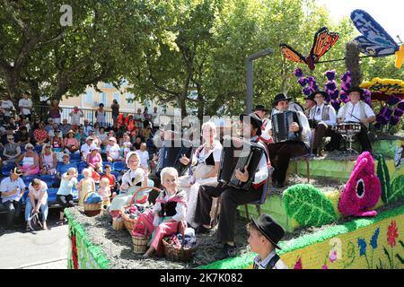 ©PHOTOPQR/LA PROVENCE/DUCLET Stéphane ; digne-les-bains ; 07/08/2022 ; 76 eme corso de la lavande de digne les bains. Fichier de jour. - Digne les bains, France, août 7th 2022 76th Lavender corso en Provence Banque D'Images