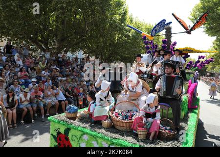 ©PHOTOPQR/LA PROVENCE/DUCLET Stéphane ; digne-les-bains ; 07/08/2022 ; 76 eme corso de la lavande de digne les bains. Fichier de jour. - Digne les bains, France, août 7th 2022 76th Lavender corso en Provence Banque D'Images