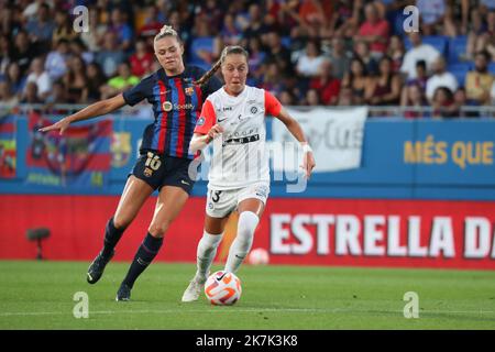 ©Manuel Blondau/AOP Press/MAXPPP - 23/08/2022 Barcelone Celeste Boureille de Montpellier et Fridolina Rolfo du FC Barcelone lors du match de football féminin Trophée de la F.C. Barcelone et Montpellier HSC Women, sur 23 août 2022 à Estadi Johan Cruyff à Barcelone, Espagne. Banque D'Images