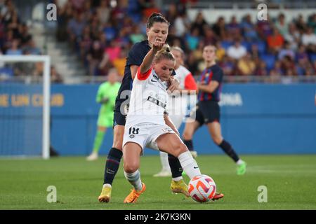 ©Manuel Blondau/AOP Press/MAXPPP - 23/08/2022 Barcelone Dominika Skorvankova de Montpellier et Claudia Pina du FC Barcelone lors du match de football féminin du F.C. Barcelone et Montpellier HSC Women, sur 23 août 2022 à Estadi Johan Cruyff à Barcelone, Espagne. Banque D'Images