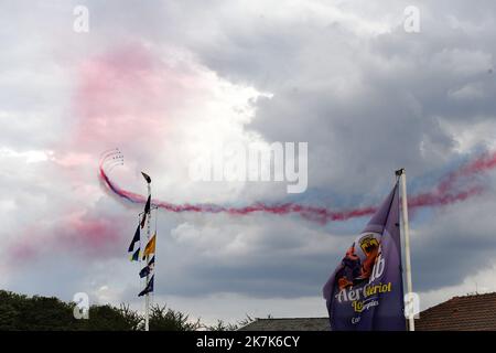 ©PHOTOPQR/VOIX DU NORD/PIERRE ROUANET ; 02/09/2022 ; NIERGNIES, LE 02/09/2022. Répétition avant la rencontre des ailes de Cambrai 2022, un aérodrome de Niergnies, avec entrée automatique la patrouille de France (la patrouille acrobatique officielle de l'Armée de l'Air). PHOTO PIERRE ROUANET LA VOIX DU NORD - répétition avant la rencontre des ailes de Cambrai 2022, à l'aérodrome de Niergnies, avec entre autres la patrouille de France (la patrouille acrobatique officielle de l'Armée de l'Air). Banque D'Images