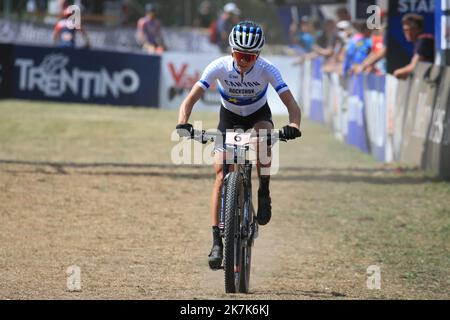 ©Pierre Teyssot/MAXPPP ; UCI 2022 coupe du monde de VTT à Commezzadura sur 4 septembre 2022. Finales compétitions olympiques de cross-country et podium, Loana Lecomte (FRA) © Pierre Teyssot / Maxppp Banque D'Images