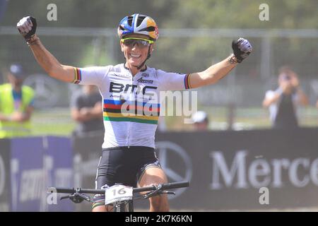 ©Pierre Teyssot/MAXPPP ; UCI 2022 coupe du monde de VTT à Commezzadura sur 4 septembre 2022. Finales course olympique de l'autre côté du pays, Pauline Ferrand-Prevot (FRA) © Pierre Teyssot / Maxppp Banque D'Images