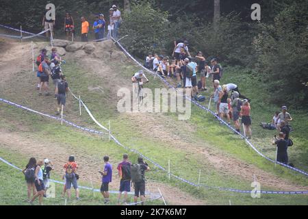 ©Pierre Teyssot/MAXPPP ; UCI 2022 coupe du monde de VTT à Commezzadura sur 4 septembre 2022. Finales compétitions olympiques de cross-country et podium, Loana Lecomte (FRA) © Pierre Teyssot / Maxppp Banque D'Images