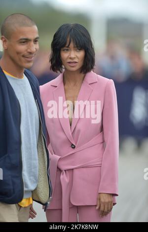 ©FRANCK CASTEL/MAXPPP - 20140003 inauguration de la cabine de plage de Thandiwe Newton. DEAUVILLE, FRANCE - SEPTEMBRE 04 Thandiwe Newton assiste à un photocall lors du Festival américain du film de Deauville sur 06 septembre 2022 47th à Deauville, France. Banque D'Images