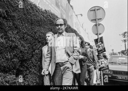 TONY HAGE/Tony Hage/MAXPPP - le 13/09 le réalisateur Jean-Luc Godard est mort à l'âge de 91 ans ARCHIVES le 13/09 le réalisateur Jean-Luc Godard est mort à l'âge de 91 ans ARCHIVES le réalisateur de film New Wave Jean-Luc Godard est décédé AT91 FICHIERS CANNES FRANCE 1985 ; TONY HAGE/MAXPPP. CANNES 05,1985. Le réalisateur franco-suisse Jean-Luc Godard au fésmal de Cannes. CANNES 05,1985. Le réalisateur franco-suisse Jean-Luc Godard au festival de Cannes. . Banque D'Images
