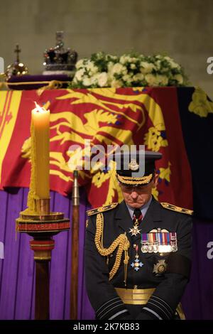©Julien Mattia / le Pictorium / MAXPPP - Londres 18/07/2016 Julien Mattia / le Pictorium - 18/7/2016 - Royaume-Uni / Londres / Londres - le cercueil de la reine Elisabeth 2 dans Westminster Hall, a Londres, le 17 septembre 2022 / 18/7/2016 - Royaume-Uni / Londres / Londres - le cercueil de la reine Elizabeth 2 à Westminster Hall, Londres, 17 septembre 2022 Banque D'Images
