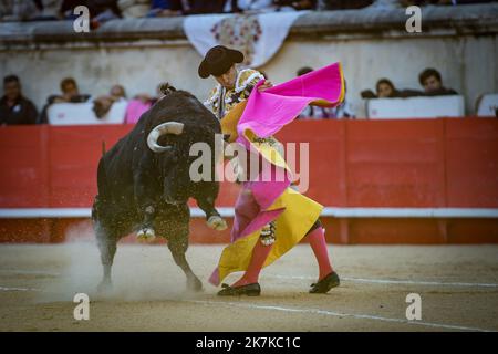 ©JEANCLAUDE.AZRIA/WORLDPICTURES/MAXPPP ; 18 SEPTEMBRE 2022 / NÎMES / GARD / FRANCE / ARENES DE NÎMES / FERIA DES VENDANGES / CORRIDA / ALVARO LORENZO Banque D'Images