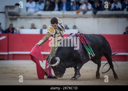 ©JEANCLAUDE.AZRIA/WORLDPICTURES/MAXPPP ; 18 SEPTEMBRE 2022 / NÎMES / GARD / FRANCE / ARENES DE NÎMES / FERIA DES VENDANGES / CORRIDA / ALVARO LORENZO Banque D'Images