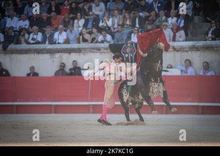 ©JEANCLAUDE.AZRIA/WORLDPICTURES/MAXPPP ; 18 SEPTEMBRE 2022 / NÎMES / GARD / FRANCE / ARENES DE NÎMES / FERIA DES VENDANGES / CORRIDA / PACO URENA Banque D'Images