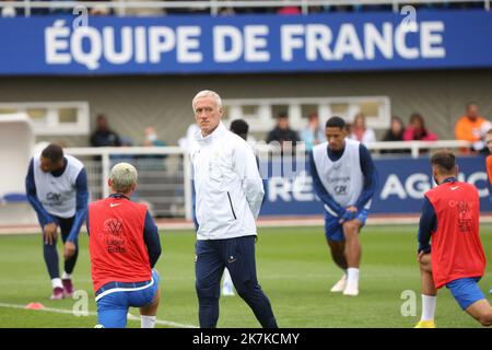 ©PHOTOPQR/LE PARISIEN/LP / ARNAUD JOURNOIS ; CLAIREFONTAINE ; 20/09/2022 ; ASSEMBLAGE DE L'EQUIPE DE FRANCE DE FOOTBALL A CLAIREFONTAINE POUR PRÉPARER LES MACHS DE LIGUE DES NATIONS FACE A L'AUTRICHE ET AU DANEMARK / DIDIER DESCHAMPS - ENTRAÎNEMENT DE L'ÉQUIPE FRANÇAISE DE FOOTBALL PARIS, CLAIREFONTAINE 20 SEPT. 2022 Banque D'Images