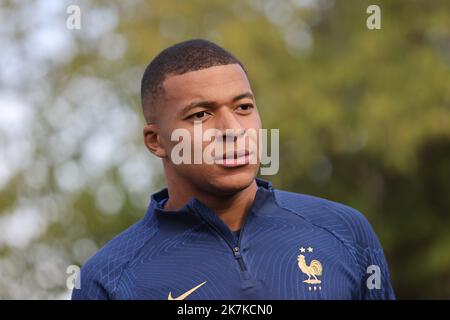 ©PHOTOPQR/LE PARISIEN/LP / ARNAUD JOURNOIS ; CLAIREFONTAINE ; 20 2022/09/2022 ; ASSEMBLAGE DE L'EQUIPE DE FRANCE DE FOOTBALL A CLAIREFONTAINE POUR PRÉPARER LES MACHS DE LIGUE DES NATIONS FACE A L'AUTRICHE ET AU DANEMARK / KYLIAN MBAPPE - ENTRAÎNEMENT DE L'ÉQUIPE FRANÇAISE DE FOOTBALL PARIS, CLAIREFONTAINE, 20 SEPT Banque D'Images