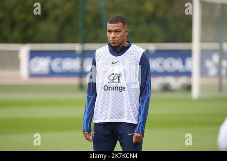 ©PHOTOPQR/LE PARISIEN/LP / ARNAUD JOURNOIS ; CLAIREFONTAINE ; 20/09/2022 ; ASSEMBLAGE DE L'EQUIPE DE FRANCE DE FOOTBALL A CLAIREFONTAINE POUR PRÉPARER LES MACHS DE LIGUE DES NATIONS FACE A L'AUTRICHE ET AU DANEMARK / - ENTRAÎNEMENT DE L'ÉQUIPE FRANÇAISE DE FOOTBALL PARIS, CLAIREFONTAINE 20 SEPTEMBRE 2022 Banque D'Images