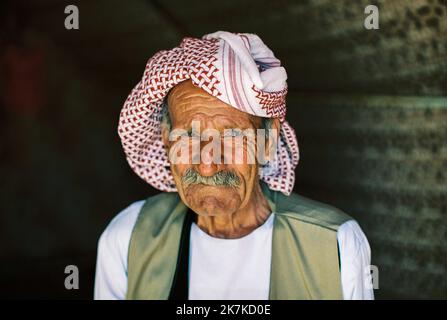 ©Thibault Savary / le Pictorium / MAXPPP - Erbil 30/10/2019 Thibault Savary / le Pictorium - 30/10/2019 - Irak / Kurdistan / Erbil - un refuge Yezidi, ayant fui l'Etat Islamiique, dans le camp de Badej Kandala, un proche de Duhok. / 30/10/2019 - Irak / Kurdistan / Erbil - Un réfugié yézidi qui a fui l'EI, dans un camp de réfugiés, Badej Kandala, près de Duhok. Banque D'Images