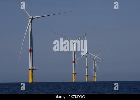 ©PHOTOPQR/OUEST FRANCE/Franck Dubray ; Saint-Nazaire ; ; ; placement du président de la République Emmanuel Macron à Saint-Nazaire consé aux énergie renouvelables et pour l'inauguration du premier parc éolien en mer français. (Photo Franck Dubray) Banque D'Images