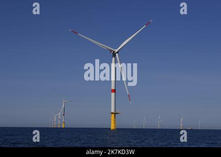 ©PHOTOPQR/OUEST FRANCE/Franck Dubray ; Saint-Nazaire ; ; ; placement du président de la République Emmanuel Macron à Saint-Nazaire consé aux énergie renouvelables et pour l'inauguration du premier parc éolien en mer français. (Photo Franck Dubray) Banque D'Images