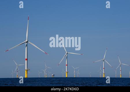 ©PHOTOPQR/OUEST FRANCE/Franck Dubray ; Saint-Nazaire ; 22/09/2022 ; placement du président de la République Emmanuel Macron à Saint-Nazaire consé aux ingénieurs rendus et pour l'inauguration du premier parc éolien en mer français. ? (Photo Franck Dubray) Banque D'Images