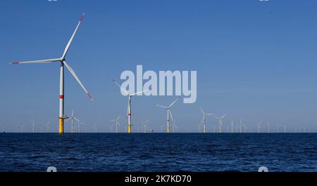 ©PHOTOPQR/OUEST FRANCE/Franck Dubray ; Saint-Nazaire ; 22/09/2022 ; placement du président de la République Emmanuel Macron à Saint-Nazaire consé aux ingénieurs rendus et pour l'inauguration du premier parc éolien en mer français. ? (Photo Franck Dubray) Banque D'Images