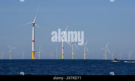 ©PHOTOPQR/OUEST FRANCE/Franck Dubray ; Saint-Nazaire ; 22/09/2022 ; placement du président de la République Emmanuel Macron à Saint-Nazaire consé aux ingénieurs rendus et pour l'inauguration du premier parc éolien en mer français. ? (Photo Franck Dubray) Banque D'Images